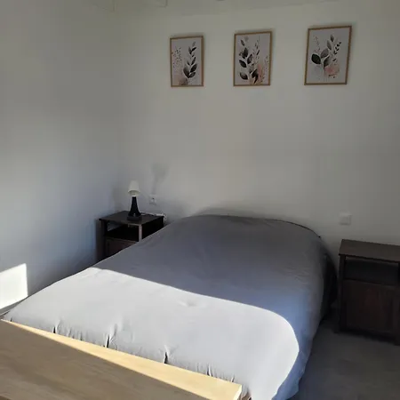 Les Ecuries بيت للعطل Secondigny